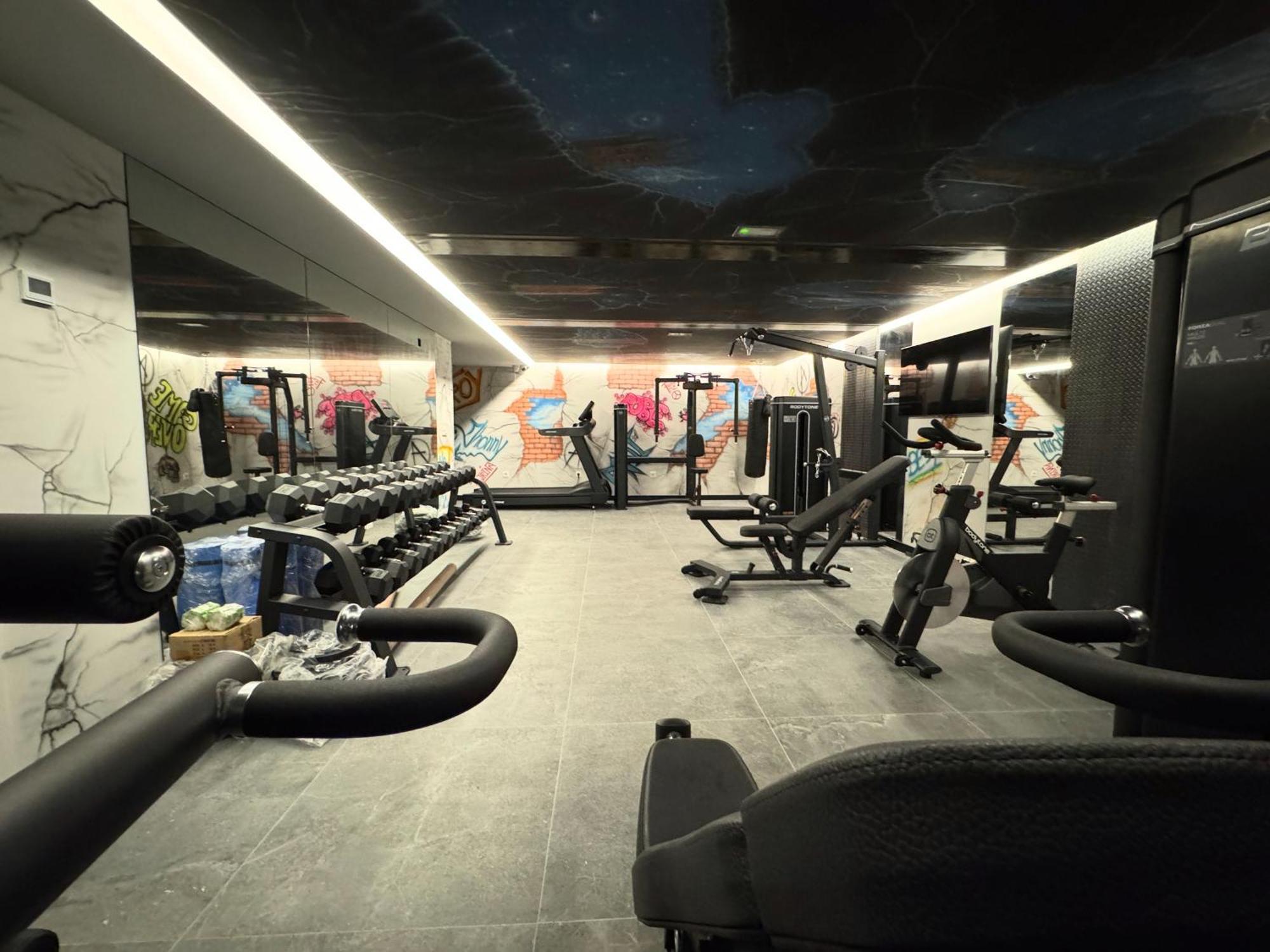 Apartamentos Turisticos Identia Sport León Zewnętrze zdjęcie