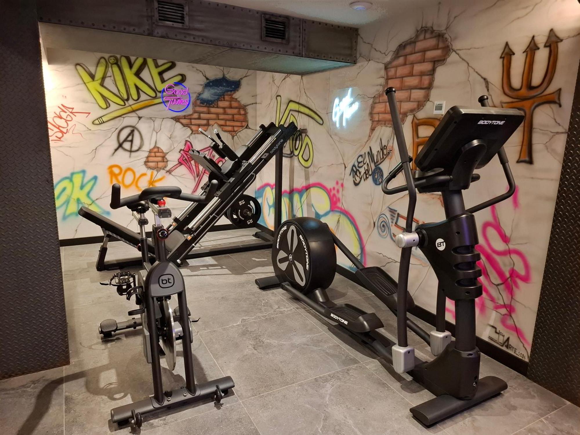 Apartamentos Turisticos Identia Sport León Zewnętrze zdjęcie