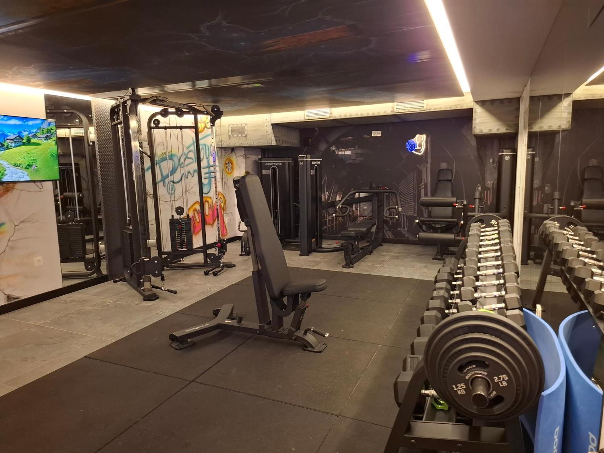 Apartamentos Turisticos Identia Sport León Zewnętrze zdjęcie